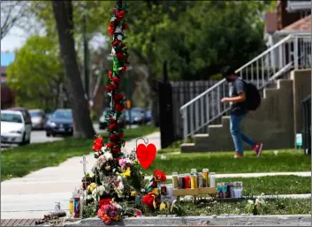  ?? Jose M. Osorio /Chicago Tribune via AP ?? A memorial is set up near the site where 22-year-old Anthony Alvarez was shot several weeks ago during a foot pursuit by Chicago police in Chicago’s Portage Park on Tuesday in Chicago.