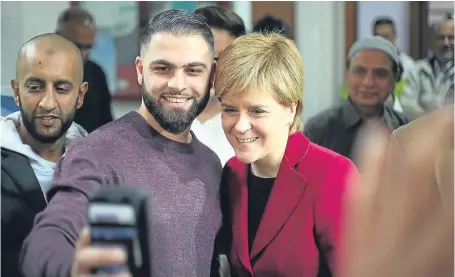  ?? Picture: Kris Miller. ?? Nicola Sturgeon with Raheel Khan during a visit to Dundee Mosque yesterday.