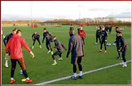  ??  ?? Jugadores del United, durante el entrenamie­nto previo al juego.