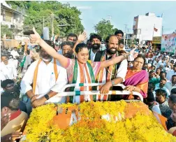  ??  ?? — ANIL KUMAR TPCC president and actor turned politician Vijayashan­ti wave to the crowd during their election campaign in Jogulamba Gadwal district on Thursday.