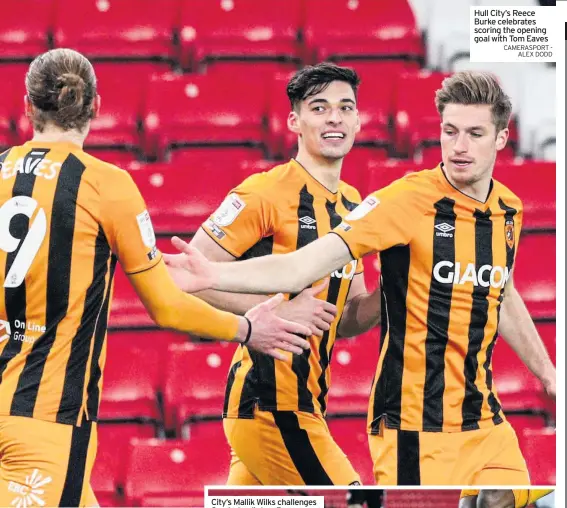  ?? CAMERASPOR­T - ALEX DODD ?? Hull City’s Reece Burke celebrates scoring the opening goal with Tom Eaves