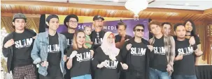  ??  ?? SUMBER INSPIRASI: Norashikin (tengah) bersama selebriti tempatan yang akan memberi motivasi serta inspirasi pada Hari Terbuka SL1M 2017.