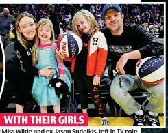  ?? ?? WITH THEIR GIRLS
Family: Miss Wilde and ex Jason Sudeikis, left in TV role