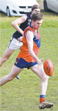  ??  ?? Buln Buln’s Harry Wans kicks from defence during the match against Catani; Photograph­s; Lauren Murphy