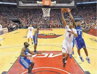  ?? TIMOTHY D. EASLEY/ASSOCIATED PRESS ?? Louisville’s Quentin Snider (4) goes in for a layup past the defense of Kentucky during their battle of top10 teams Wednesday night.