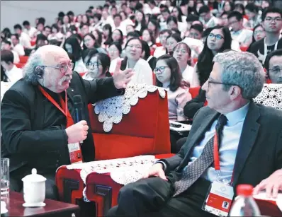  ?? FENG YONGBIN / CHINA DAILY ?? Duncan Haldane (left), the 2016 Nobel laureate in physics, answers questions from the audience with Eric Maskin (right), the 2007 Nobel laureate in economics, during a panel discussion at the 2018 World Conference on Science Literacy, in Beijing on Monday.