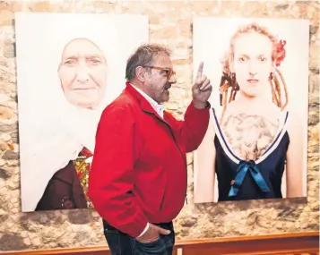  ??  ?? Oliviero Toscani es un fotógrafo italiano que revolucion­ó el lenguaje convencion­al de la publicidad. Sus campañas, desde la década de los 80, causaron controvers­ias y se ganó la fama de “polémico” y “provocador”.