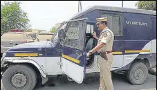  ?? BACHCHAN KUMAR/HT PHOTO ?? Senior police inspector, Ravindra Patil, checks the van from which the driver ran away with ₹82.50L cash.