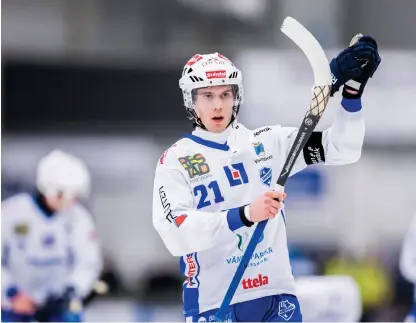  ?? Bild: SEBASTIAN LAMOTTE ?? GODKÄND INSATS. Lagkapten Emil Viklund och hans IFK Vänersborg förlorade mot Sandviken med 1-5 trots en väl genomförd match.