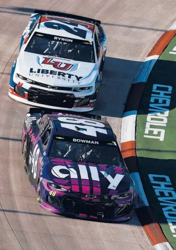  ?? JARED C. TILTON/GETTY ?? Alex Bowman (48) won Sunday’s NASCAR Cup playoff race at Martinsvil­le Speedway in Virginia.