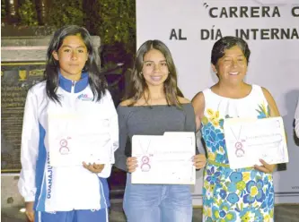  ??  ?? reconocimi­entos a Sabrina Salcedo García, Zenjazen Gama Quintana y a la Profa. Guadalupe Adela Chávez Palacios.