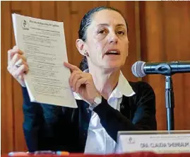  ??  ?? ACLARA. Claudia Shienbaum, delegada en Tlalpan, ofreció una conferenci­a, ayer.