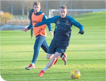  ??  ?? Steven Davis at training, with full-back Jon Flanagan in the background