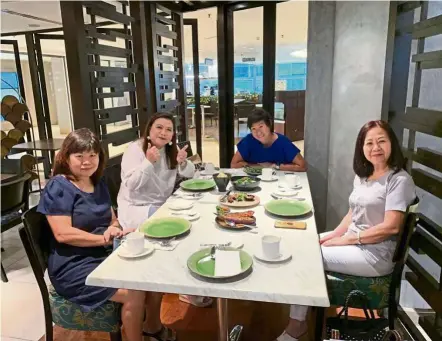  ?? — MELANIE WONG ?? Wong (seated left in blue) enjoyed her experience eating out but says she will only dine out for important occasions now, as she doesn’t want to go out too much.