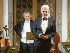  ?? Foto: Julian Leitenstor­fer ?? Herbert Hanko moderierte wieder gewohnt charmant das Neujahrsko­nzert des Landsberge­r Salonorche­sters.