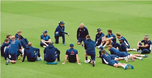  ?? AFP PIC ?? England captain Eoin Morgan (top row second from left) holds a team talk ahead of their nets practice session yesterday.