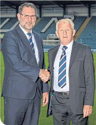  ??  ?? Gordon Strachan with Dundee chief executive, John Nelms