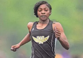  ?? GRACE HOLLARS/INDYSTAR ?? Warren Central’s Jila Vaden competes in the 100-meter dash during the MIC Outdoor Championsh­ip in 2023 at Warren Central High School in Indianapol­is.