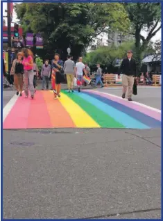  ??  ?? Los países de primer mundo han aprendido a convivir y aceptar de manera pacífica a la comunidad LGBT