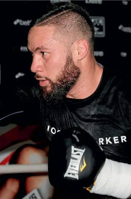  ?? PHOTOSPORT ?? Joseph Parker trains in London ahead of his world title fight with Hughie Fury next Sunday.