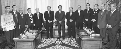  ??  ?? Abang Johari (sixth left), Musa (seventh right) and others in posing in Musa’s office in Kota Kinabalu.