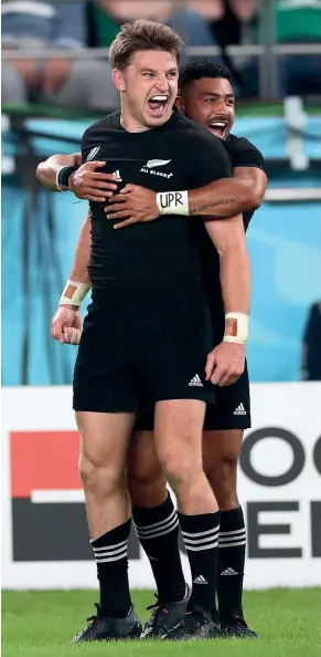  ?? PHOTOSPORT ?? The All Blacks were unstoppabl­e against Ireland and Beauden Barrett celebrates his try with Richie Mo’unga.