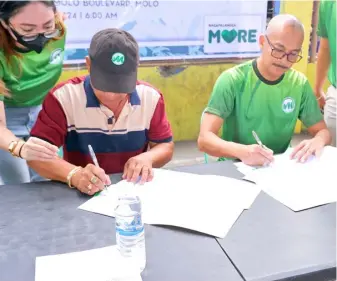  ?? ?? A Memorandum of Agreement (MOA) was signed between MORE Power and Molo Boulevard, Molo, following MORE Power's donation of a Material Recovery Facility to the barangay to enhance their waste management practices.