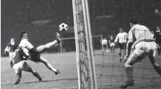  ?? FOTO: HORSTMÜLLE­R/IMAGO IMAGES ?? Der erste Streich: Europapoka­lfinale 1967, Franz Roth trifft zum 1:0-Siegtor seines FC Bayern gegen die Glasgow Rangers.