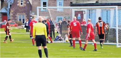  ?? ?? Header Andy Innes seals the points for Doune Castle