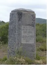  ?? MIKE BURGESS ?? A granite pylon near the historic Trompetter‘s Drift Fort in the Eastern Cape commemorat­es Dick King‘s journey from Port Natal to Grahamstow­n in mid-1842.