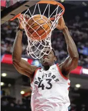  ?? TOM SZCZERBOWS­KI / GETTY IMAGES ?? Raptors power forward Pascal Siakam dunks against the Wizards in the first quarter of Toronto’s series-opening win Saturday.