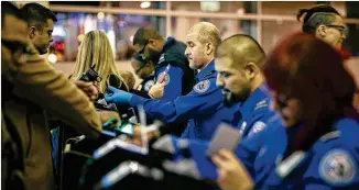  ?? ALYSSA SCHUKAR / THE NEW YORK TIMES ?? TSA workers at several major airports around the country, working without pay since the shutdown began, have been calling in sick in heightened numbers.