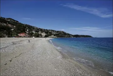  ?? (Photo d’archives Jean-François Ottonello) ?? « Même si cet établissem­ent est installé, il ne privera pas ces personnes de venir. Il n’y a qu’une partie de la plage qui est privée », a pointé le maire.