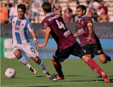  ?? LAPRESSE ?? A sinistra Christian Caputo, 19 anni, primo gol in Serie B