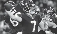  ?? Jason Fochtman / Staff photograph­er ?? Case Keenum had two separate stints with the Texans, playing in eight games in 2013 and two in 2014.