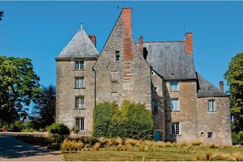  ??  ?? Le château de Saché, en Touraine, où Balzac s'est souvent réfugié. Il y rédigea en partie Le Père Goriot, Louis Lambert, César Birotteau ou Illusions perdues.