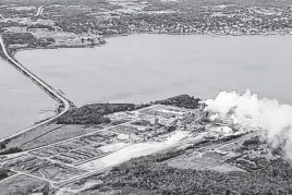  ?? CHRISTIAN LAFORCE / FILE ?? The Northern Pulp mill is seen in Abercrombi­e Point in 2014, with the Town of Pictou in the background.