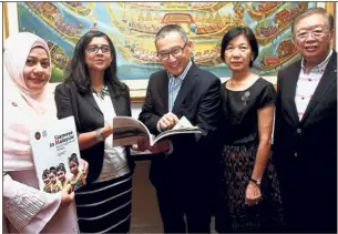  ??  ?? Colourful history: (From left) Rosenun, Dr Mala, Namrong, his wife Chantana Sasitorn and former Thai ambassador to Malaysia Chaisiri Anamarn at the launch of ‘ Siamese in Malaysia’ at the ambassador’s residence.