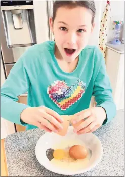  ?? Contribute­d photos ?? Above, Kaitlyn Wofsey, 10, got quite the surprise cracking the giant egg laid by one of their family chickens. At left, the large chicken egg compared with average eggs.