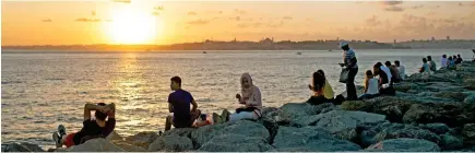  ??  ?? Sunset and a view of the European side of Istanbul