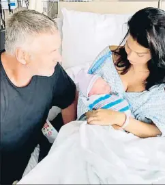  ?? INSTAGRAM ?? Alec e Hilaria Baldwin con su quinto hijo