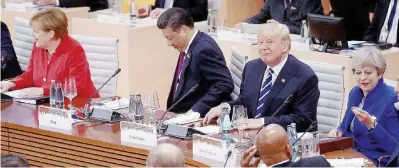  ?? Ansa ?? Al G20 di Amburgo Donald Trump durante la prima sessione (luglio 2017) con Angela Merkel, Xi Jinping e Theresa May