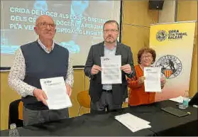  ?? Foto: K. O. ?? Miquel Sbert, Antoni Llabrés y Lena Serra, ayer, tras la rueda de prensa para presentar la carta que han enviado.