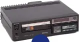  ??  ?? Die Gründungsv­äter: Der Philips CD- 100 ( links) und Sonys CDP- 101 ( rechts) wurden Ende 1982 nur bei wenigen Händlern vorgeführt, der Verkauf begann zunächst in Japan, dann 1983 in Europa, erst später in Amerika.