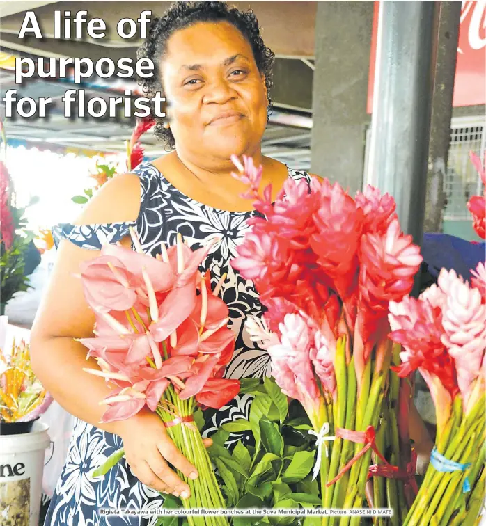  ?? Picture: ANASEINI DIMATE ?? Rigieta Takayawa with her colourful flower bunches at the Suva Municipal Market.