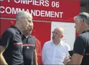  ?? (DR) ?? Le président du Sdis, Eric Ciotti, faisant le point des opérations avec son directeur, le colonel René Dies.