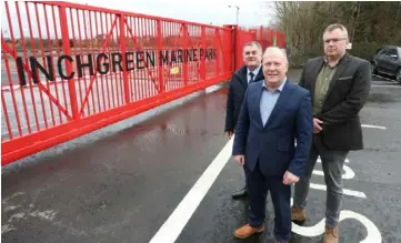  ?? ?? Plan Councillor McCabe with Councillor Curley and Jim McSporran at dock Picture: George Munro