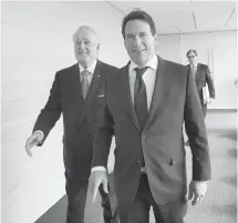  ?? GRAHAM HUGHES LA PRESSE CANADIENNE ?? Pierre Karl Péladeau et Brian Mulroney, président du C.A. de Québecor, à leur arrivée à l’assemblée annuelle des actionnair­es.