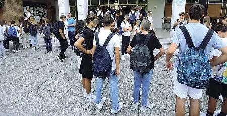  ?? ?? Ragazzi All’uscita dagli istituti superiori. Nel progetto di stage, però, potranno essere coinvolti studenti di ogni ordine e grado della provincia di Vicenza