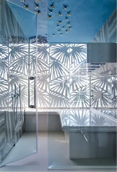  ??  ?? LEFT TO RIGHT
A flock of birds animate the gym area; Hunt worked closely with German bathroom brand Dornbracht to create a spalike space; the wall covering featured in the gym is inspired by Chinese ink paintings